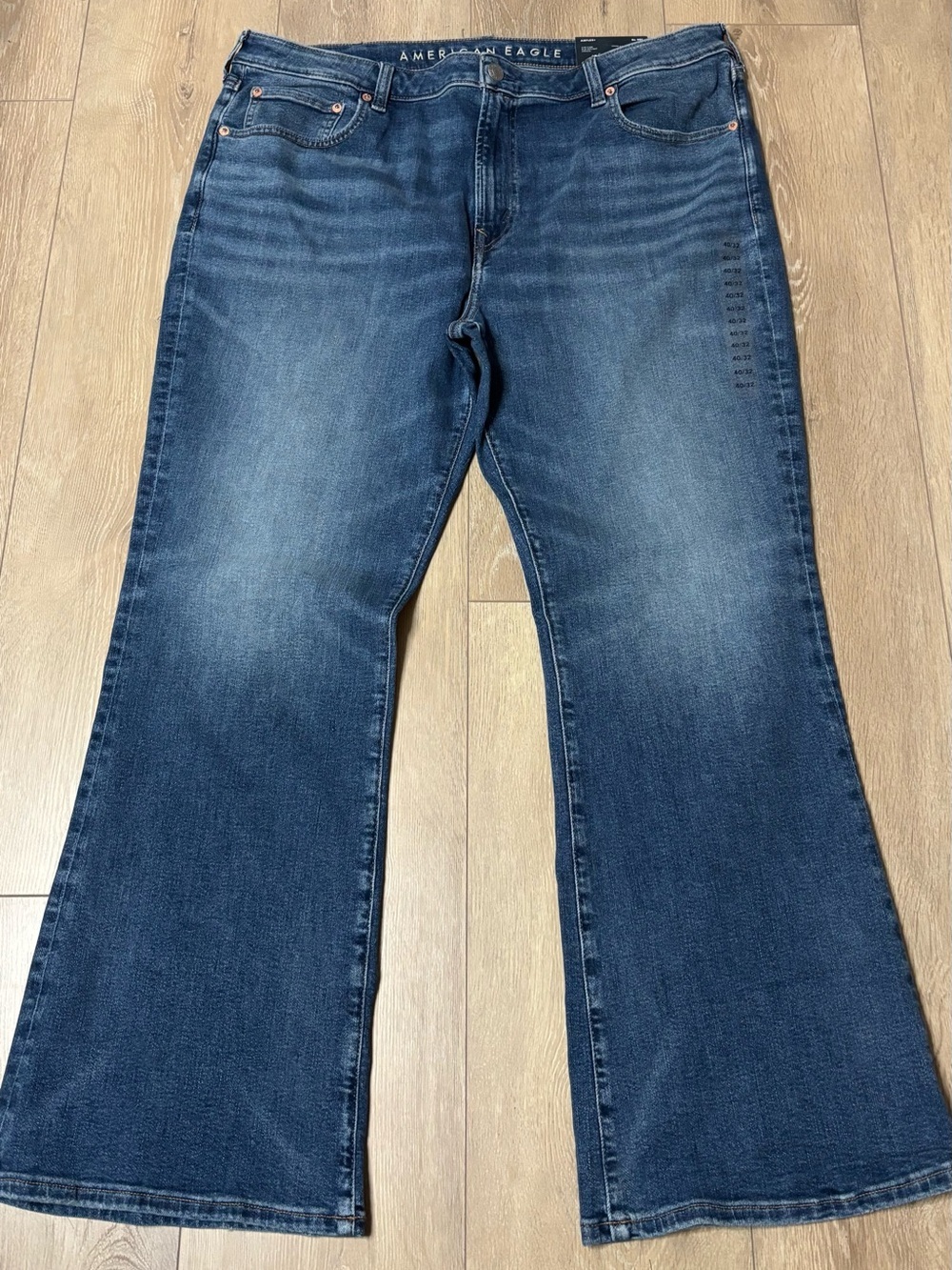 Men's Relaxed Fit Blue Jeans - Picture 4 of 9